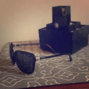 No case barley worn Prada sunglasses